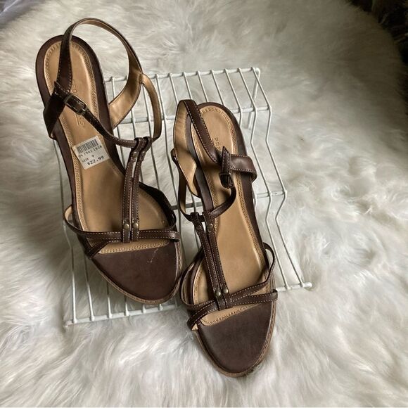 Delicate Strappy Brown Heel Sandals women size 9 EUC - Picture 8 of 10